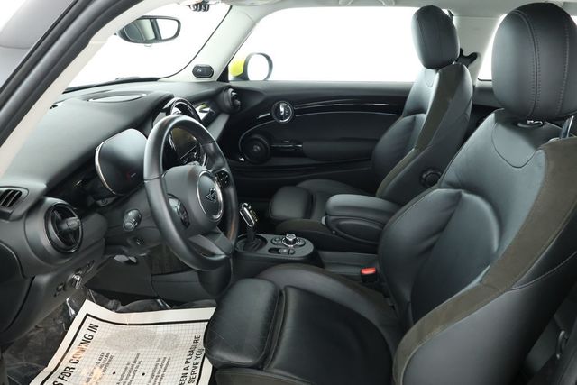 2023 MINI Cooper SE Hardtop 2 Door Signature Trim 2.0 with Cross Punch Leather Upholstery - 22920096 - 18