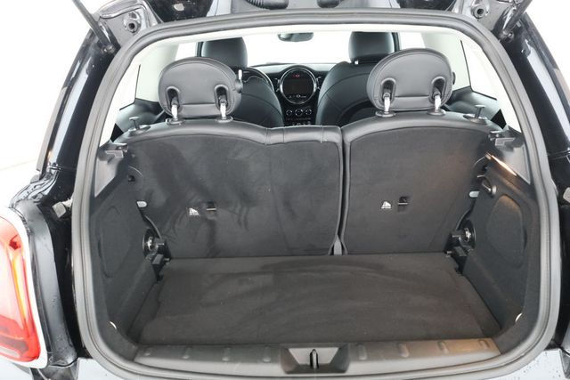 2023 MINI Cooper SE Hardtop 2 Door Signature Trim 2.0 with Cross Punch Leather Upholstery - 22920096 - 20