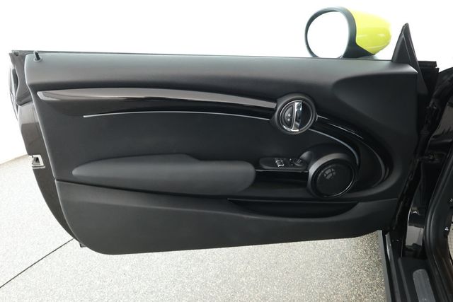 2023 MINI Cooper SE Hardtop 2 Door Signature Trim 2.0 with Cross Punch Leather Upholstery - 22920096 - 8