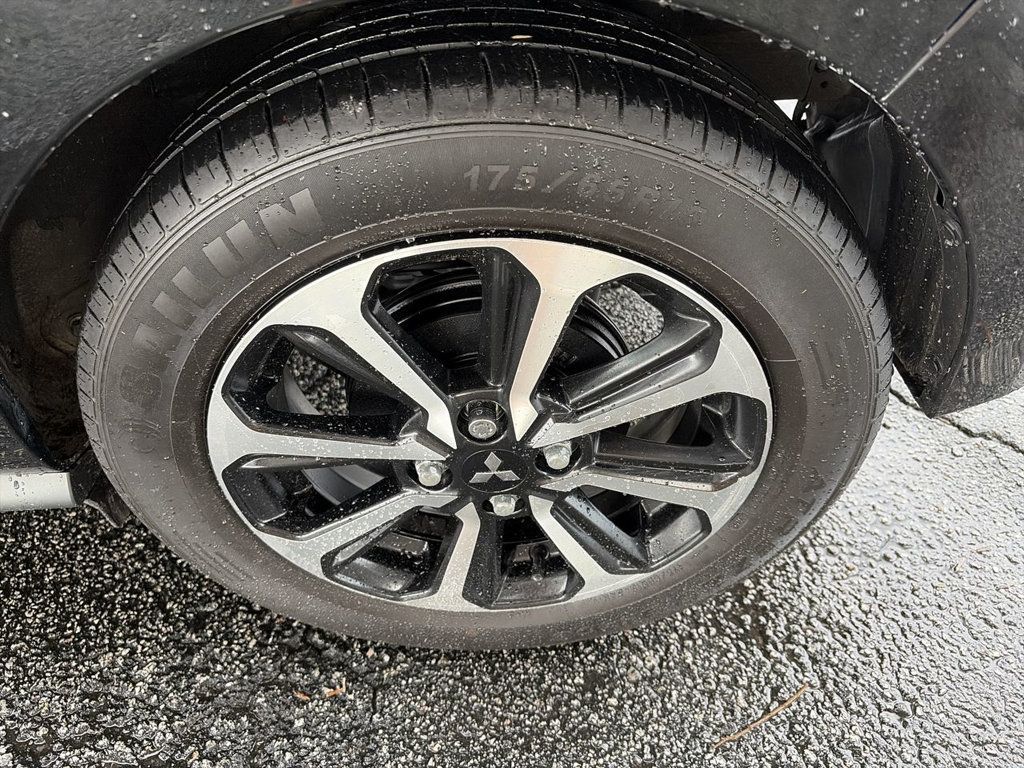 Mitsubishi Mirage SE CVT photo 10