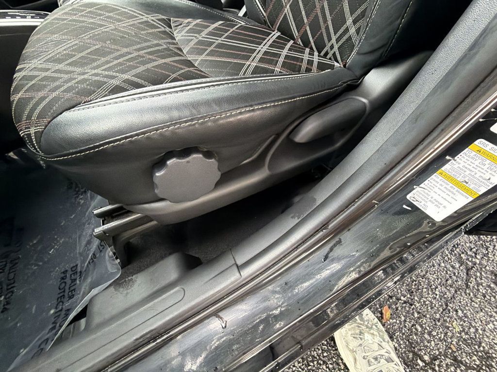 Mitsubishi Mirage SE CVT photo 13