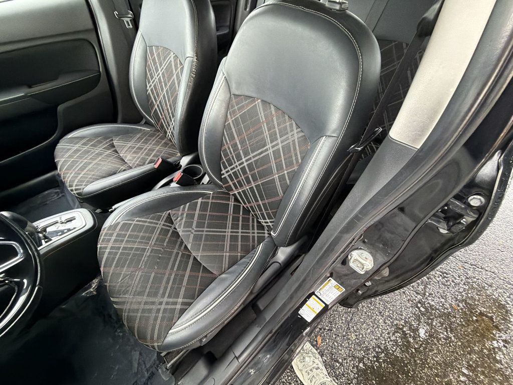 Mitsubishi Mirage SE CVT photo 14