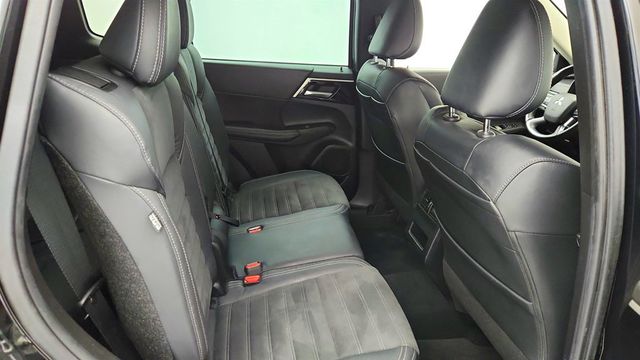 2023 Mitsubishi Outlander SE S-AWC with Chrome Effects - 22973035 - 23