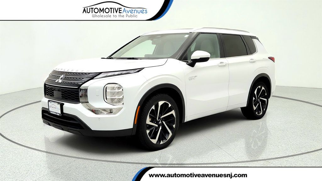 2023 Mitsubishi Outlander PHEV SEL S-AWC w/ Touring Package & Door Ground Illumination - 23028935 | Video 1
