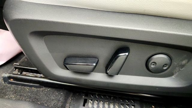 2023 Mitsubishi Outlander PHEV SEL S-AWC w/ Touring Package & Door Ground Illumination - 23028935 - 11
