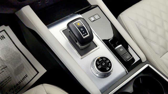 2023 Mitsubishi Outlander PHEV SEL S-AWC w/ Touring Package & Door Ground Illumination - 23028935 - 16
