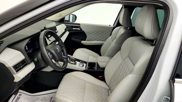 2023 Mitsubishi Outlander PHEV SEL S-AWC w/ Touring Package & Door Ground Illumination - 23028935 - 20