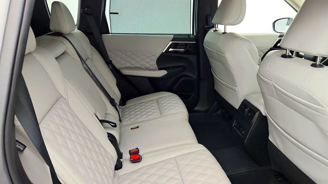2023 Mitsubishi Outlander PHEV SEL S-AWC w/ Touring Package & Door Ground Illumination - 23028935 - 23