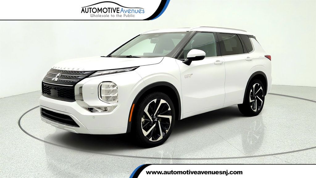 2023 Mitsubishi Outlander PHEV SEL S-AWC w/ Touring Package & Door Ground Illumination - 23030426 | Video 1