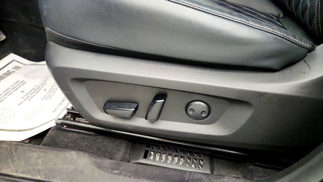 2023 Mitsubishi Outlander PHEV SEL S-AWC w/ Touring Package & Door Ground Illumination - 23030426 - 11