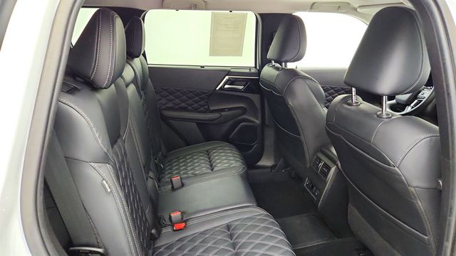 2023 Mitsubishi Outlander PHEV SEL S-AWC w/ Touring Package & Door Ground Illumination - 23030426 - 23