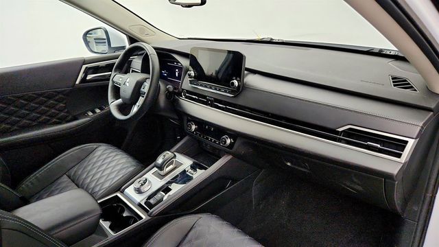 2023 Mitsubishi Outlander PHEV SEL S-AWC w/ Touring Package & Door Ground Illumination - 23030426 - 25