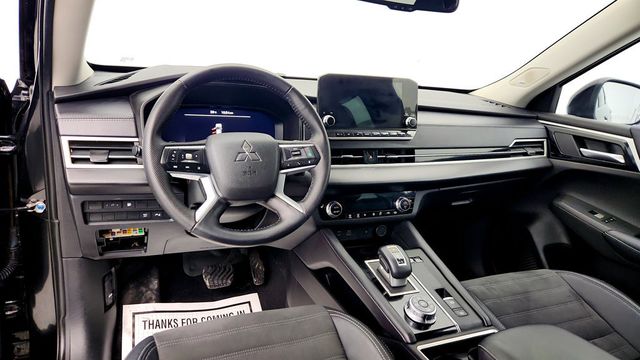 2023 Mitsubishi Outlander PHEV SE S-AWC w/ Tech Pkg & Panoramic Sunroof - 22994703 - 11