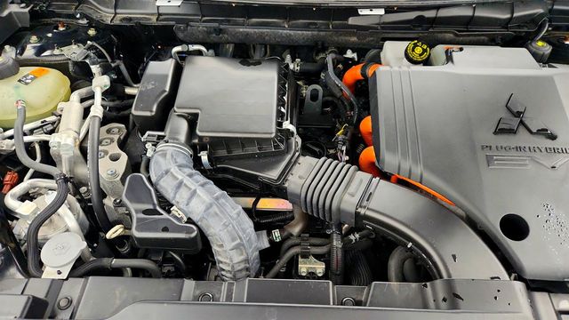 2023 Mitsubishi Outlander PHEV SE S-AWC w/ Tech Pkg & Panoramic Sunroof - 22994703 - 27