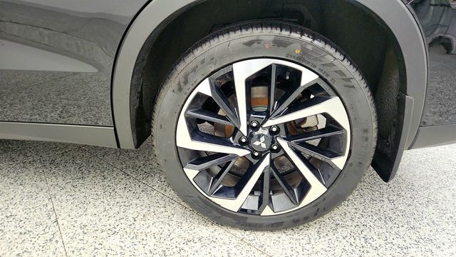 2023 Mitsubishi Outlander PHEV SE S-AWC w/ Tech Pkg & Panoramic Sunroof - 22994703 - 28