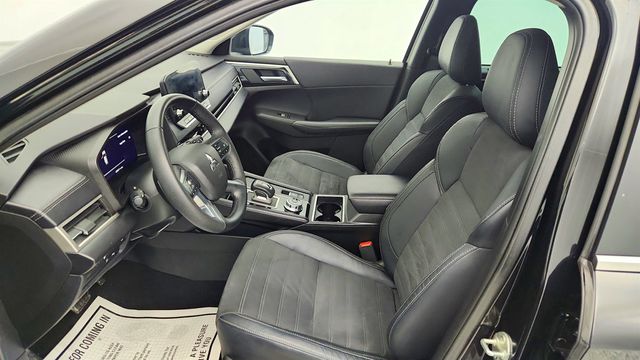 2023 Mitsubishi Outlander PHEV SE S-AWC w/ Tech Pkg & Panoramic Sunroof - 22994703 - 37