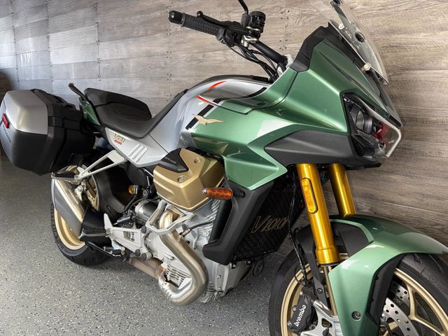 2023 Moto Guzzi V100 Mandello S SUPER CLEAN! - 23010965 - 1