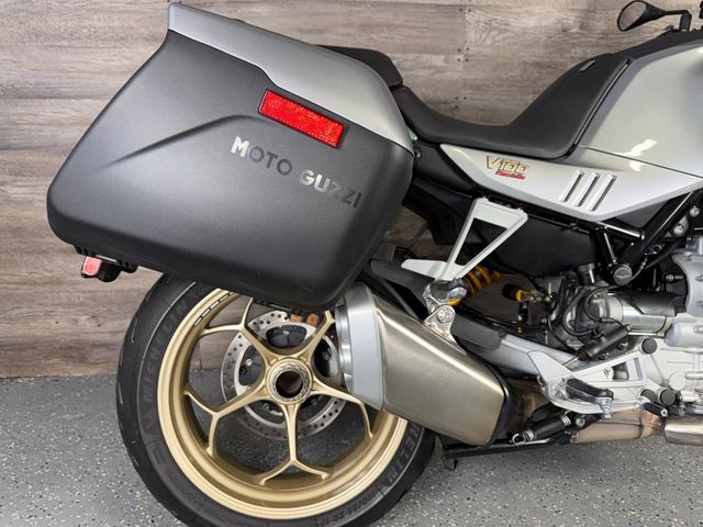 2023 Moto Guzzi V100 Mandello S SUPER CLEAN! - 23010965 - 5