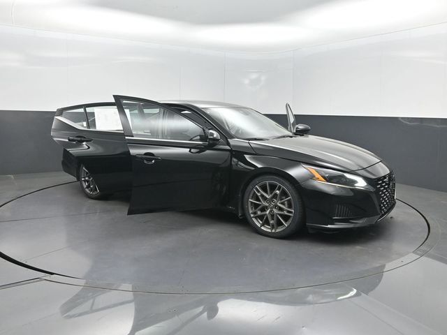 2023 Nissan Altima 2.0 SR Sedan - 22991023 - 40