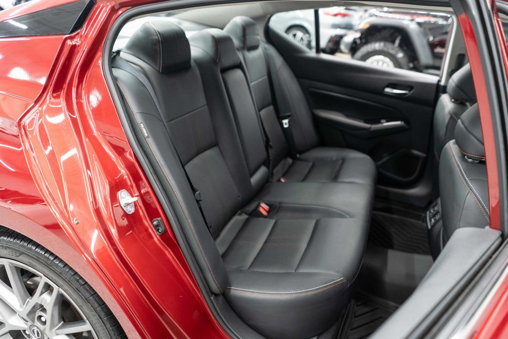 2023 Nissan Altima SR photo 12