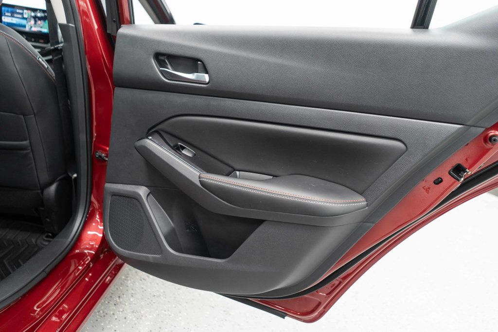 2023 Nissan Altima SR photo 24
