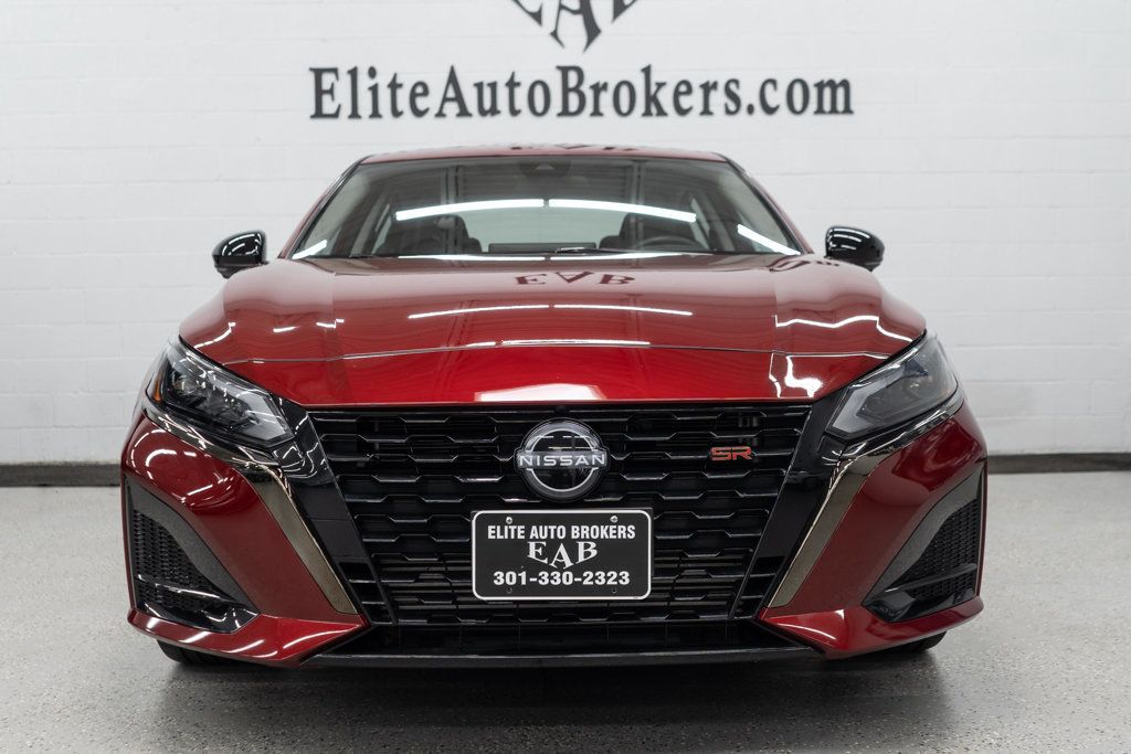 2023 Nissan Altima SR photo 3