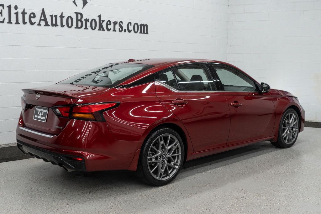 2023 Nissan Altima SR photo 32