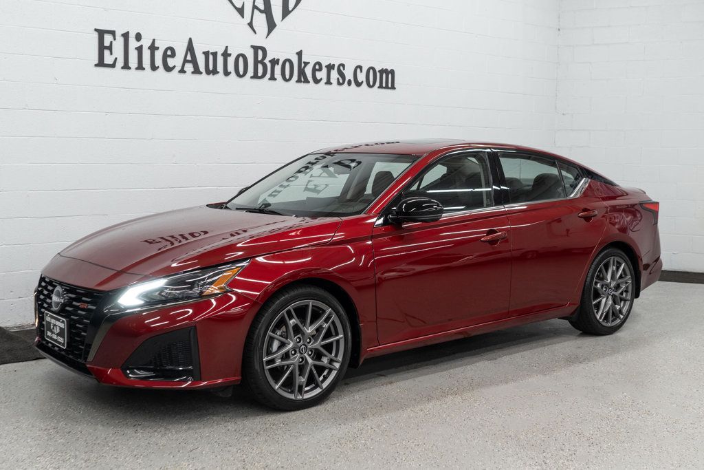 2023 Nissan Altima SR photo 33