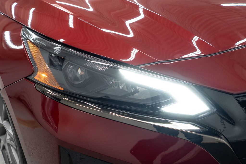 2023 Nissan Altima SR photo 36