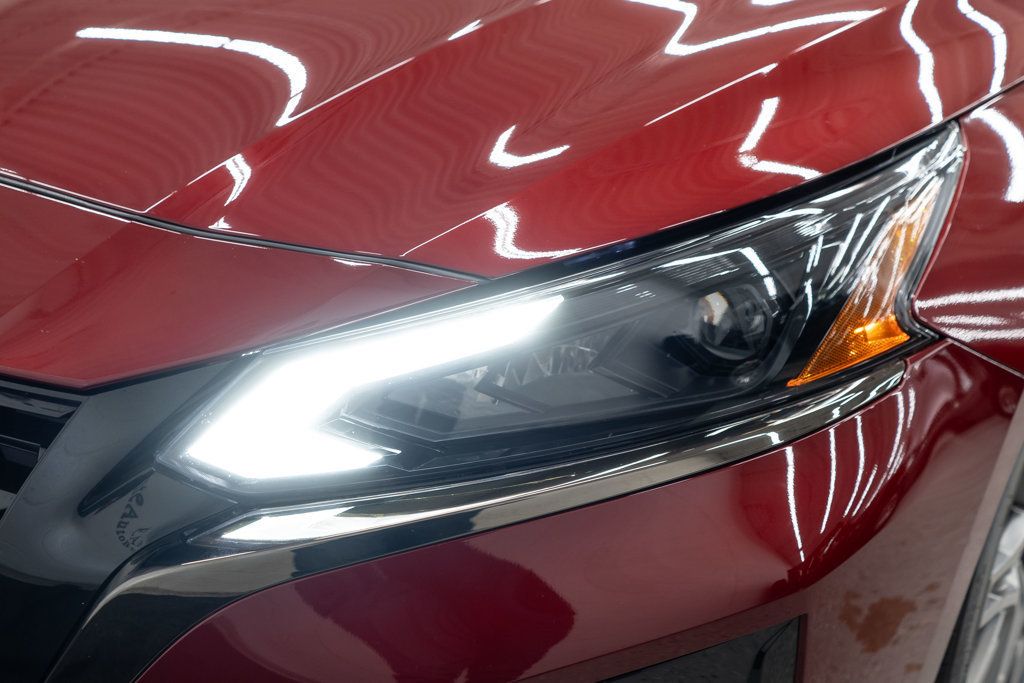 2023 Nissan Altima SR photo 38