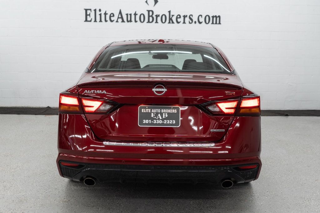 2023 Nissan Altima SR photo 4