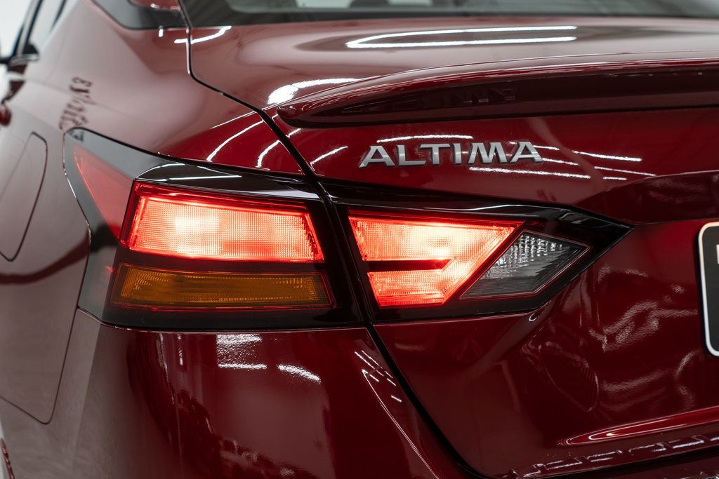 2023 Nissan Altima SR photo 39