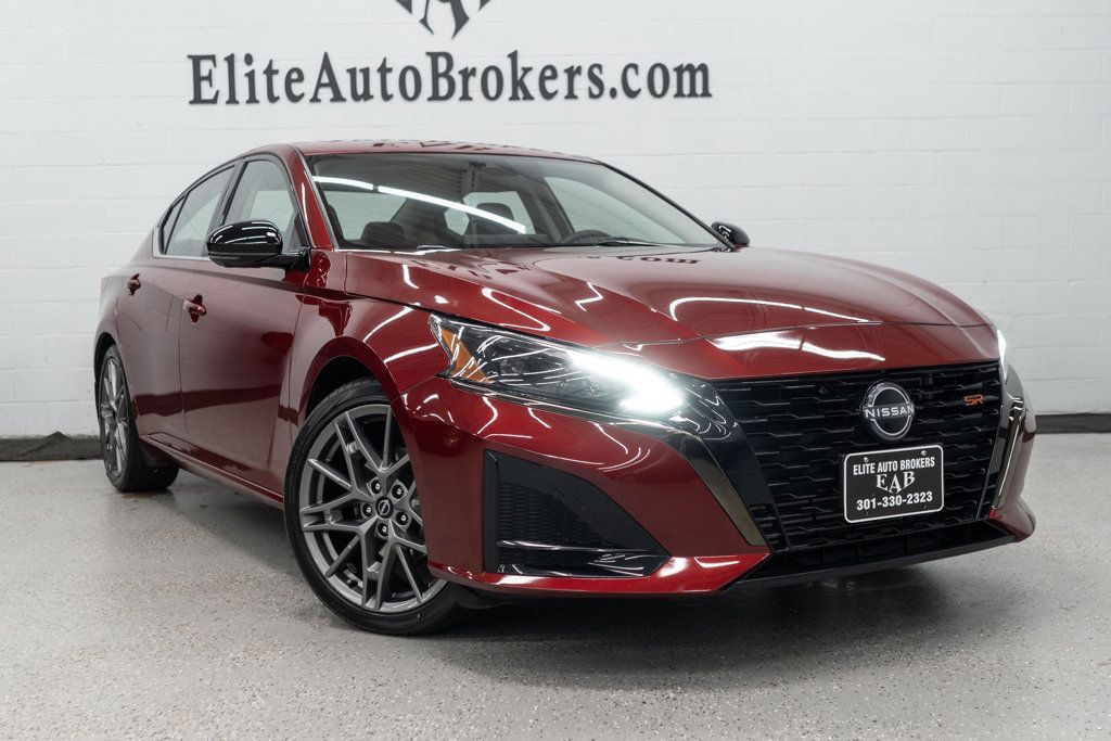 2023 Nissan Altima SR photo 7