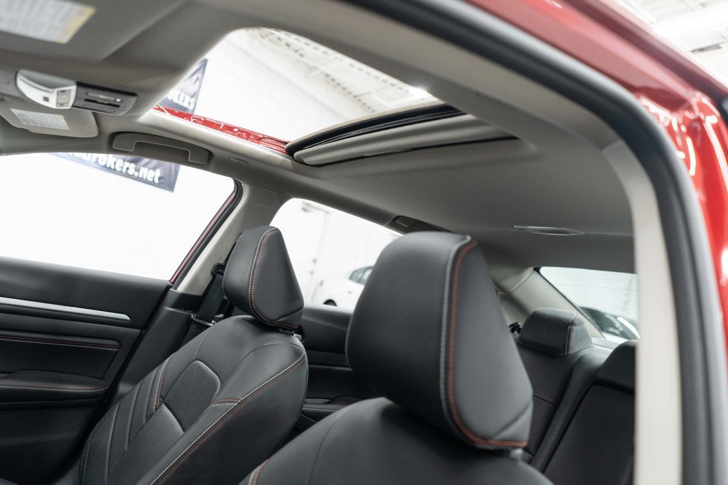 2023 Nissan Altima SR photo 8