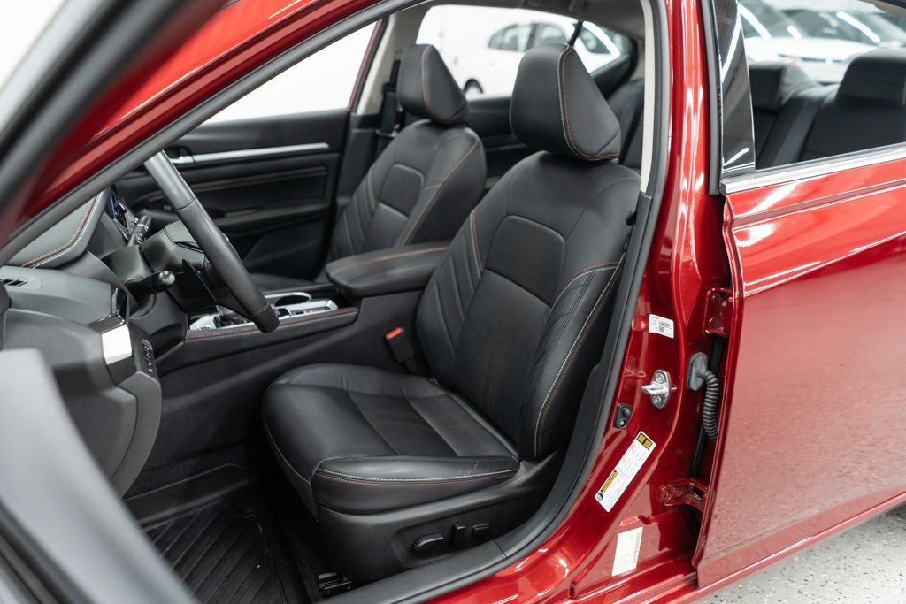 2023 Nissan Altima SR photo 9