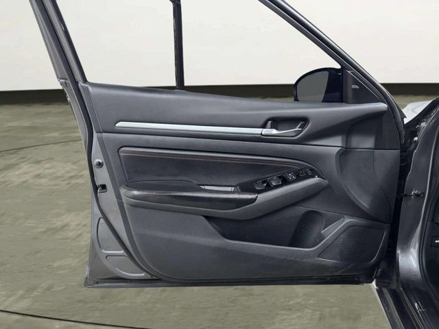 2023 Nissan Altima 2.5 SR AWD Sedan - 23020083 - 11