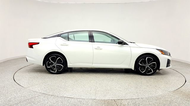 2023 Nissan Altima 2.5 SR AWD Sedan - 23012281 - 3