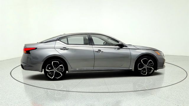 2023 Nissan Altima 2.5 SR AWD Sedan - 23054845 - 3