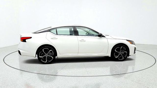 2023 Nissan Altima 2.5 SR AWD Sedan - 23094500 - 3