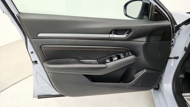 2023 Nissan Altima 2.5 SR AWD Sedan with Premium Package - 22948650 - 10