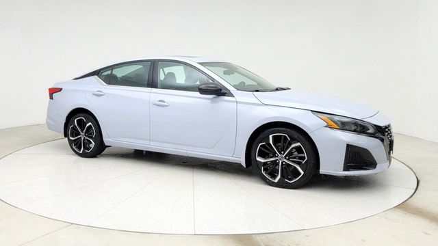 2023 Nissan Altima 2.5 SR AWD Sedan with Premium Package - 22948650 - 2