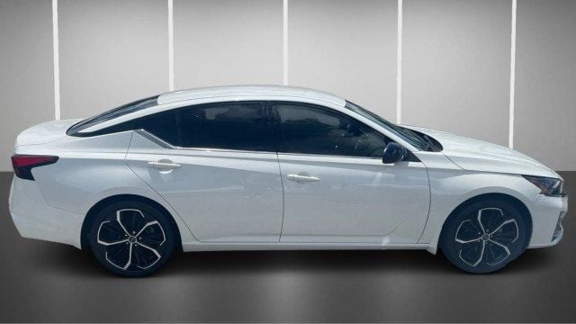 2023 Nissan Altima 2.5 SR Sedan - 23049972 - 6