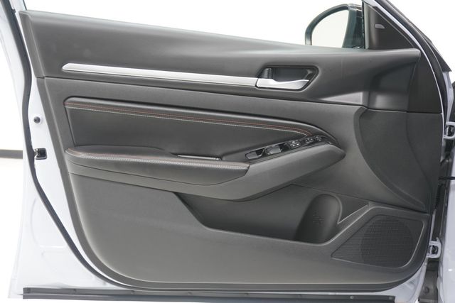 2023 Nissan Altima 2.5 SR Sedan - 22999728 - 13