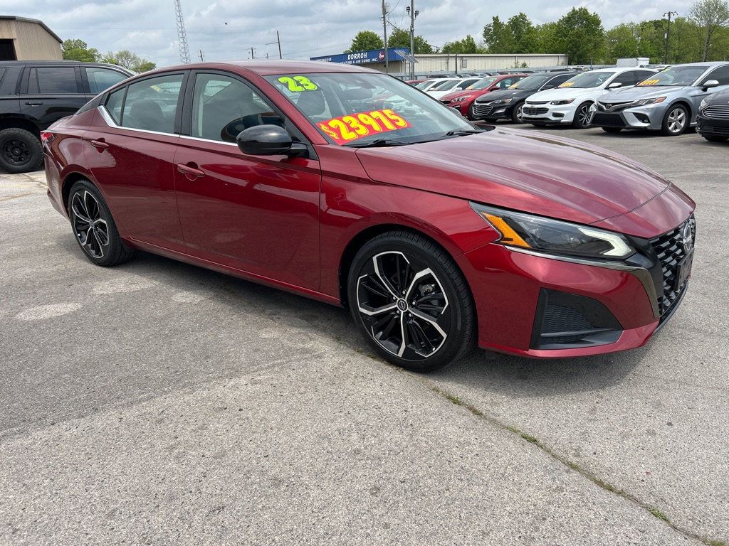 2023 Nissan Altima 2.5 SR photo 3