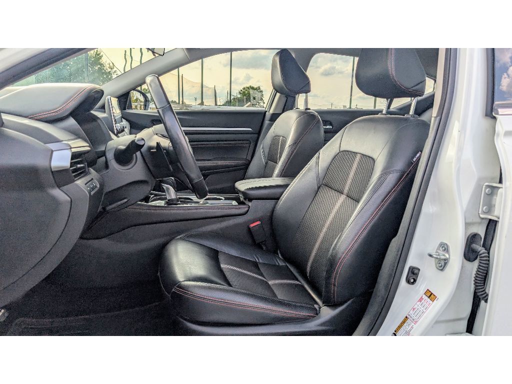 2023 Nissan Altima 2.5 SR photo 13