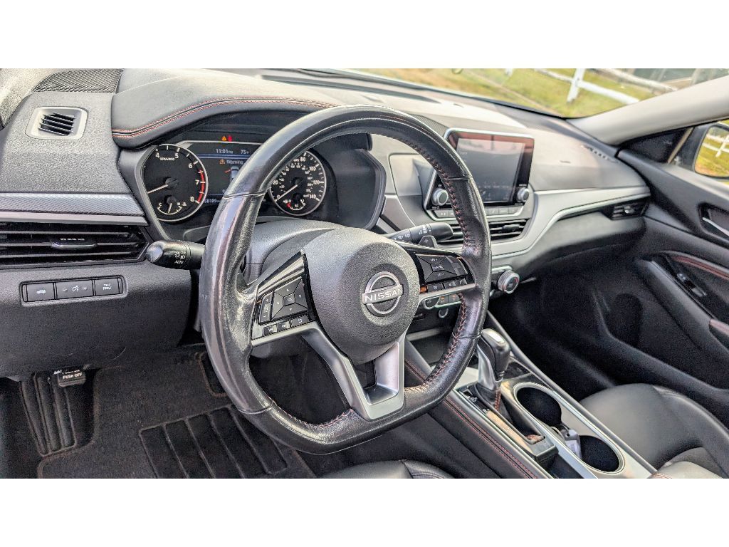 2023 Nissan Altima 2.5 SR photo 16