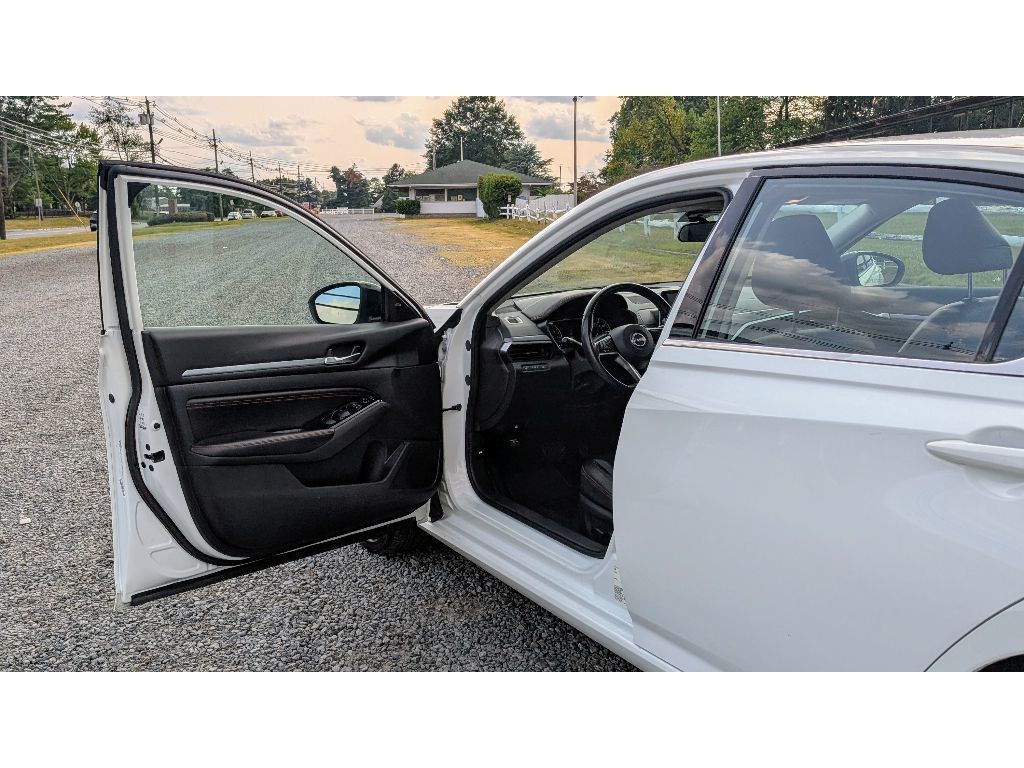 2023 Nissan Altima 2.5 SR photo 8