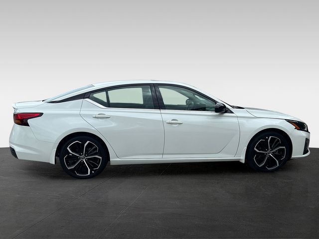 2023 Nissan Altima 2.5 SR Sedan - 23061512 - 5