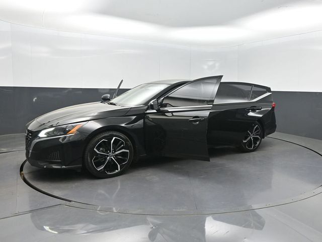 2023 Nissan Altima 2.5 SR Sedan - 22993277 - 34