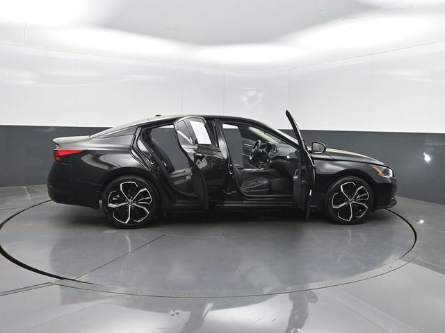 2023 Nissan Altima 2.5 SR Sedan - 22993277 - 35